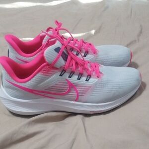Nike Women's White and Pink Athletic Shoes